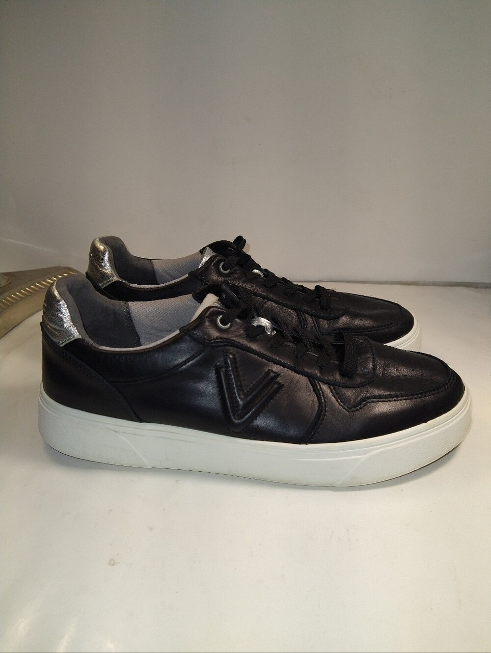 Vionic Kimmie Court Black Leather Lace Up Sneakers Shoes Women's sz 9.5.